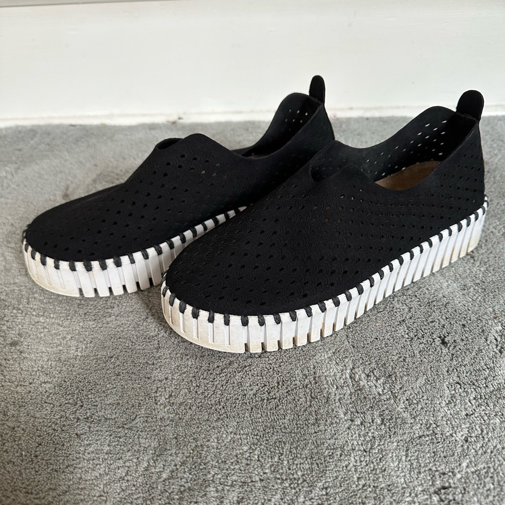 Ilse Jacobsen Black Tulip Platform Shoes size 6 (36)
